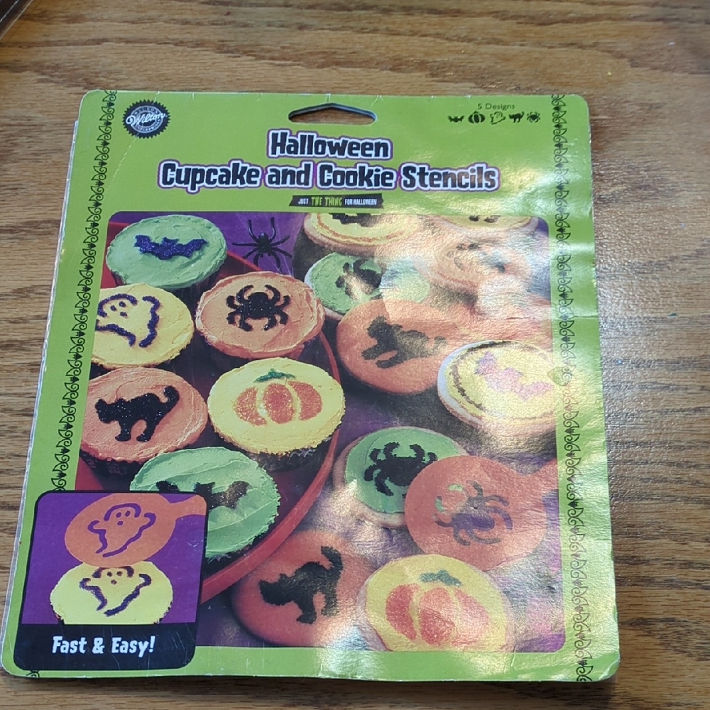NWT Wilton Halloween Cupcake and Cookie Stencils